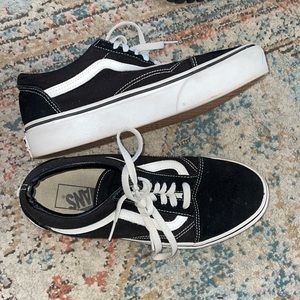 Platform black vans